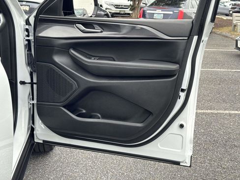 Used 2023 Jeep Grand Cherokee L Laredo image 12