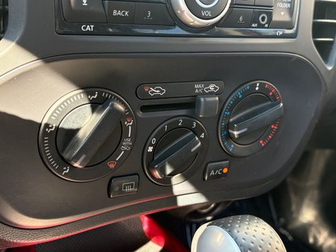 Used 2014 Nissan Juke SL AWD/4WD image 21