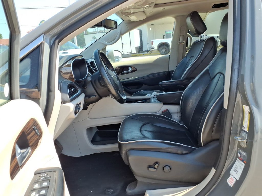 Used 2022 Chrysler Pacifica Limited FWD image 16