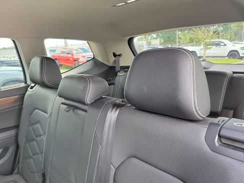 Used 2025 Volkswagen Atlas SE AWD/4WD image 18