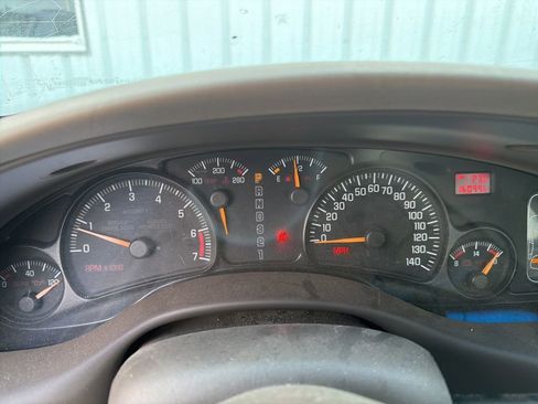 Used 2005 Pontiac Bonneville SE image 9