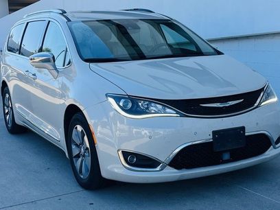 Used 2020 Chrysler Pacifica Limited w/ Advanced Safetytec Group