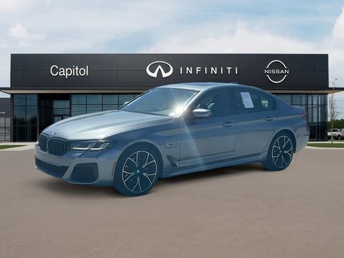 Used 2022 BMW 530e w/ M Sport Package image 1