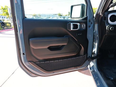 New 2026 Jeep Gladiator Sport AWD/4WD image 11
