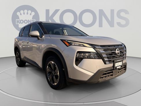 Used 2024 Nissan Rogue SV AWD/4WD image 10