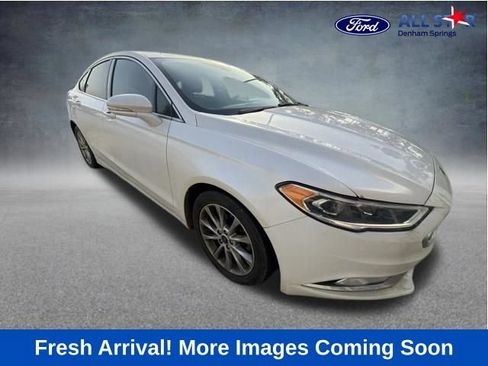Used 2017 Ford Fusion SE w/ Fusion SE Technology Package FWD image 1