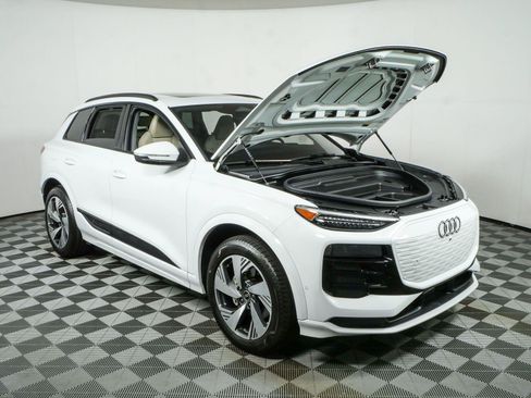 Used 2025 Audi Q6 e-tron Premium Plus w/ Premium Plus AWD/4WD image 36