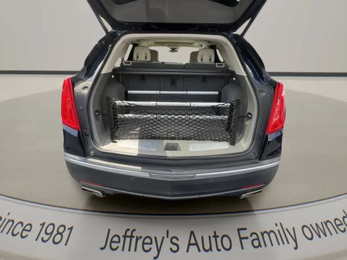 Used 2017 Cadillac XT5 Luxury w/ Driver Awareness Package FWD image 6