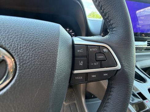 Used 2025 Toyota Sienna XLE w/ XLE Plus Package AWD/4WD image 22
