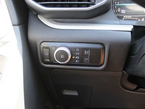 Used 2023 Ford Explorer XLT w/ Equipment Group 202A AWD/4WD image 27