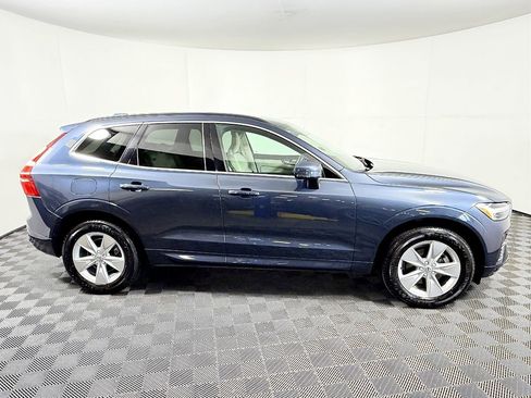 Used 2022 Volvo XC60 B5 Momentum image 7