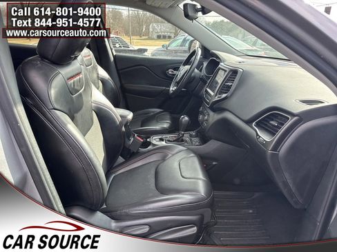 Used 2019 Jeep Cherokee Trailhawk image 44