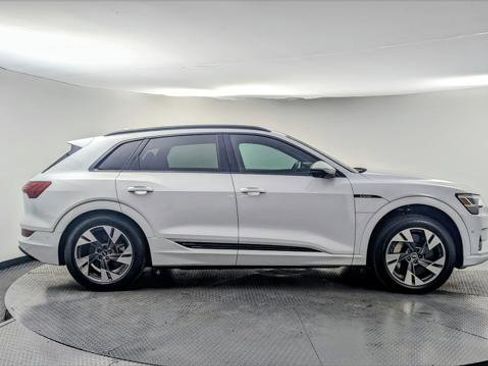 Used 2021 Audi e-tron Premium w/ Convenience Plus Package image 8