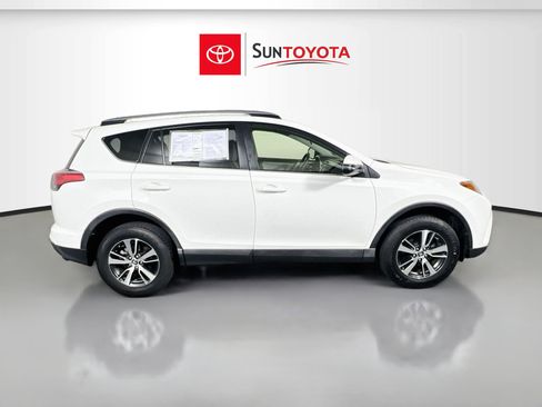 Used 2018 Toyota RAV4 XLE FWD image 2