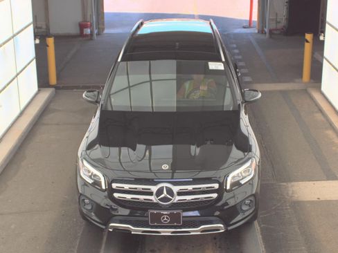 Used 2021 Mercedes-Benz GLB 250 4MATIC w/ Premium Package image 6