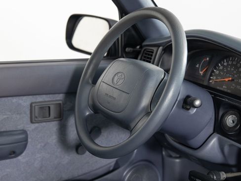 Used 2000 Toyota Tacoma 2WD Regular Cab image 18