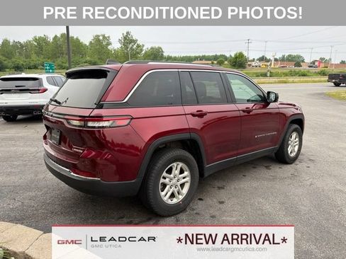 Used 2023 Jeep Grand Cherokee Laredo AWD/4WD image 5