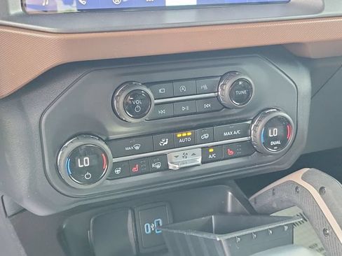 Used 2024 Ford Bronco Outer Banks w/ Sasquatch Package AWD/4WD image 25