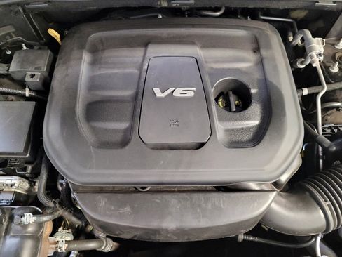 Used 2019 Jeep Grand Cherokee Laredo image 30