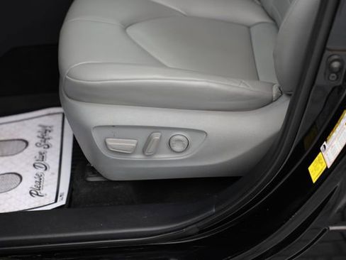 Used 2021 Toyota Highlander XLE image 16