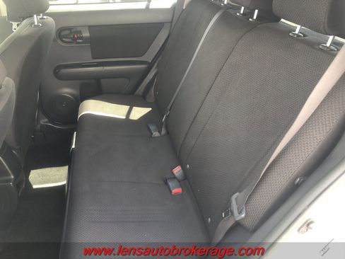 Used 2010 Scion xB FWD image 16