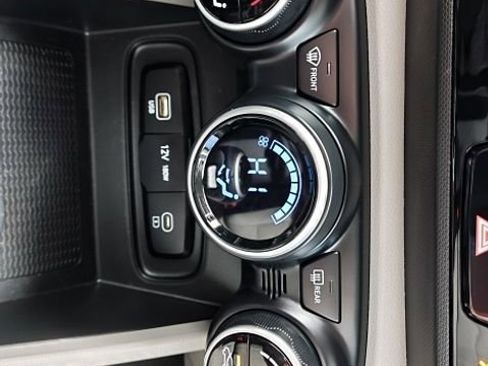 Used 2023 Hyundai Venue SEL image 23