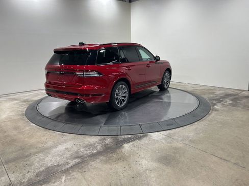 New 2026 Lincoln Aviator AWD w/ Jet Appearance Package image 5