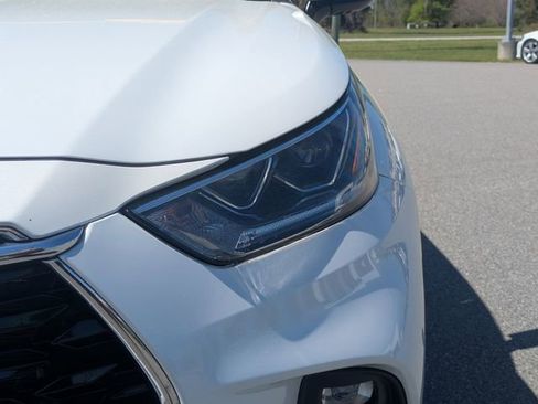 Used 2022 Toyota Highlander Platinum image 11