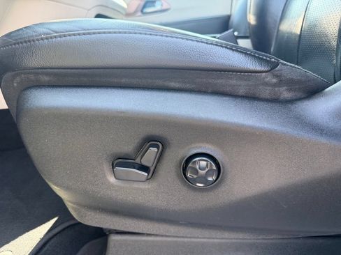 Used 2018 Chrysler Pacifica Touring-L w/ Tire & Wheel Group FWD image 30