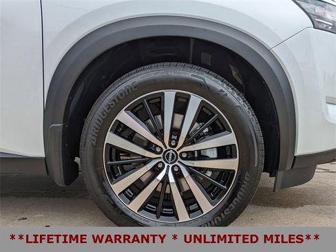 Used 2025 Nissan Pathfinder Platinum w/ Cargo Package image 12