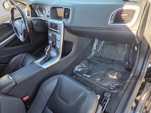 Used 2018 Volvo V60 T5 Cross Country Platinum image 22