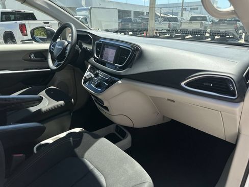 Used 2023 Chrysler Voyager LX FWD image 27