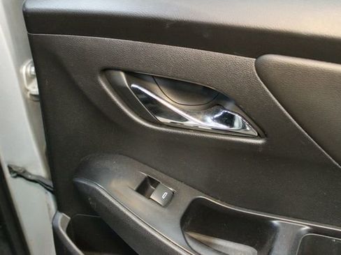 Used 2020 Chevrolet Traverse LT w/ Driver Confidence II Package image 13