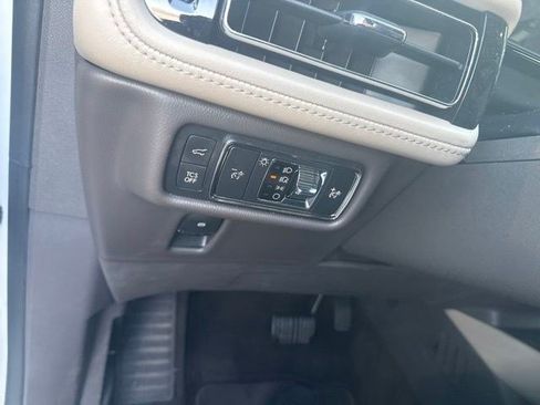 Used 2022 Lincoln Nautilus FWD w/ Premium Package image 14