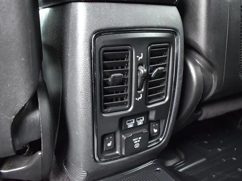 Used 2017 Jeep Grand Cherokee Limited w/ Luxury Group II AWD/4WD image 27
