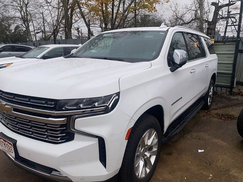 Used 2023 Chevrolet Suburban Premier image 1