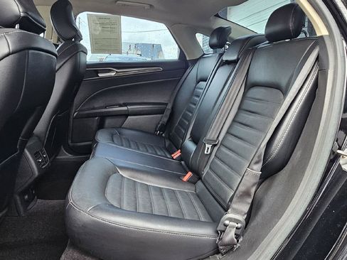 Used 2017 Ford Fusion SE w/ Fusion SE Technology Package image 17