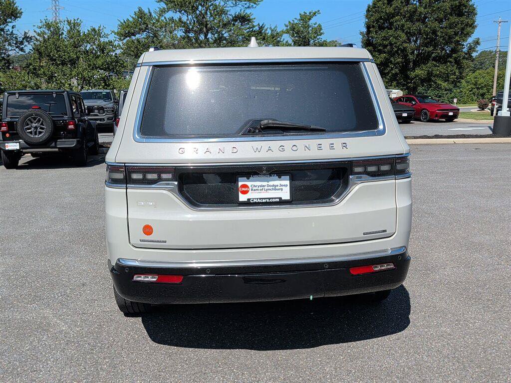 Used 2022 Jeep Grand Wagoneer Series III AWD/4WD image 6