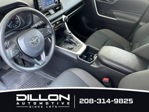 Used 2022 Toyota RAV4 LE AWD/4WD image 4