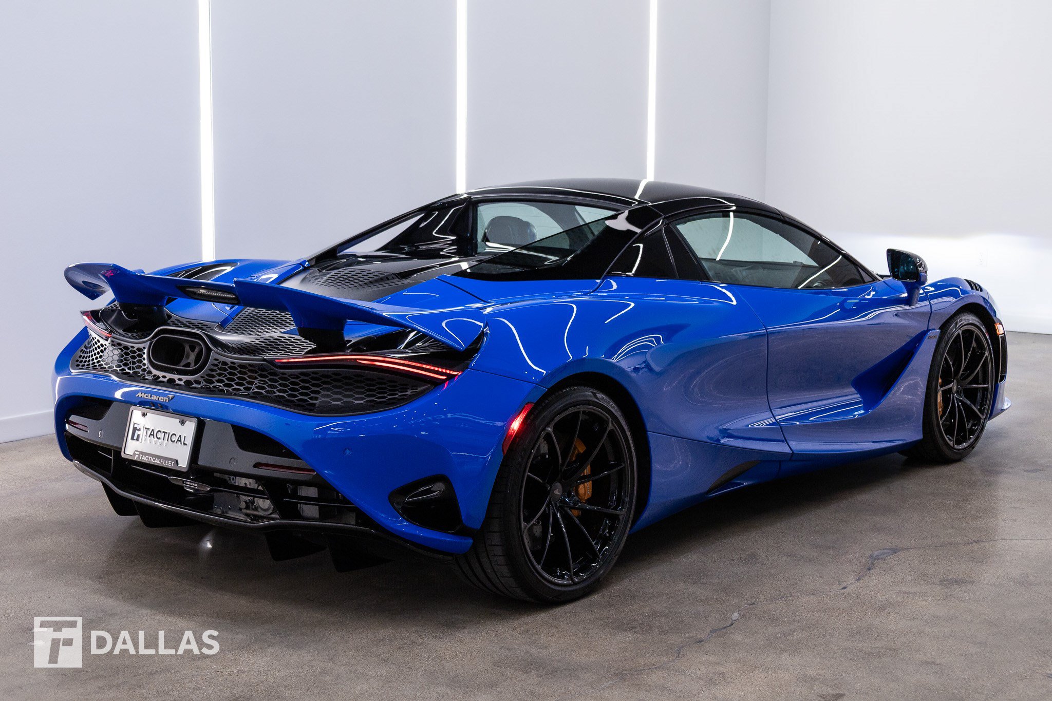 Used 2027 McLaren 750S Spider RWD image 13