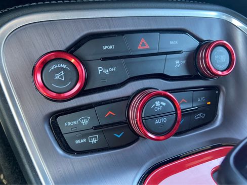 Used 2016 Dodge Challenger SXT RWD image 28