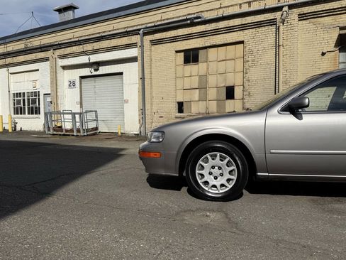 Used 1998 Nissan Maxima GXE FWD image 17