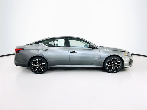Used 2025 Nissan Altima 2.5 SR FWD image 10