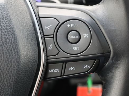 Used 2018 Toyota Camry LE image 19