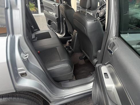 Used 2017 Jeep Compass Latitude image 14