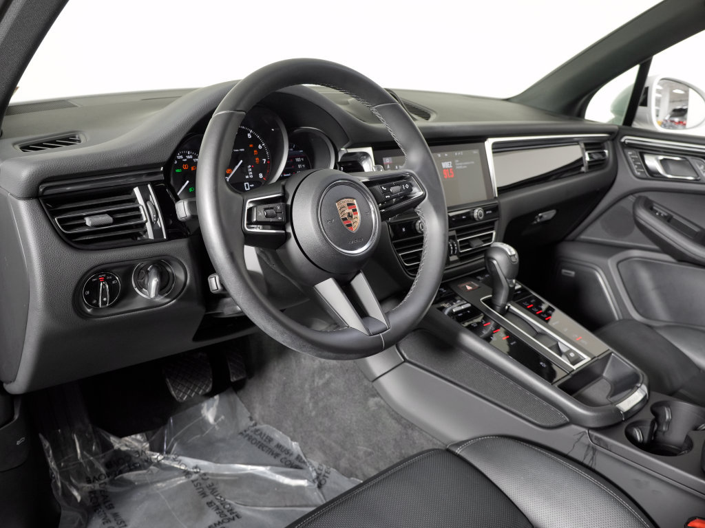 Certified 2023 Porsche Macan Turbo AWD/4WD image 4