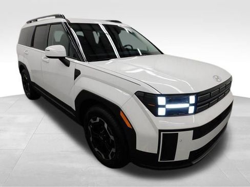 Used 2025 Hyundai Santa Fe SEL image 2