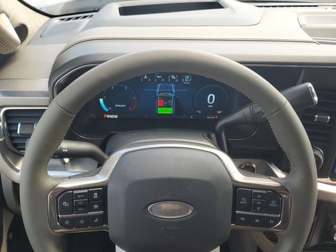 New 2026 Ford F450 Platinum w/ Platinum Plus Package image 18