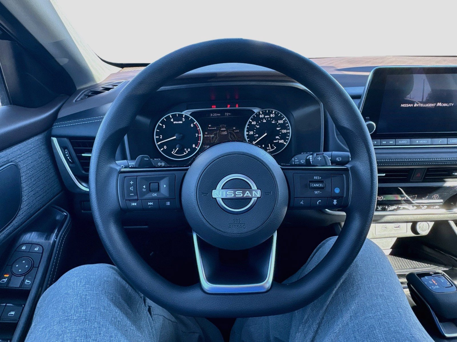 Used 2023 Nissan Rogue SV AWD/4WD image 11