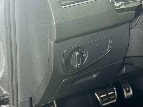 Used 2022 Volkswagen Tiguan SEL R-Line image 10